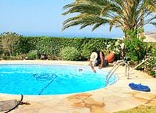 What to look for in a Scottsdale, AZ pool service contractor