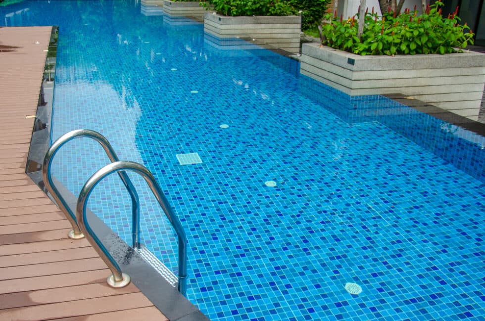 The benefits of automatic pool cleaners SwimRight Scottsdale Pool